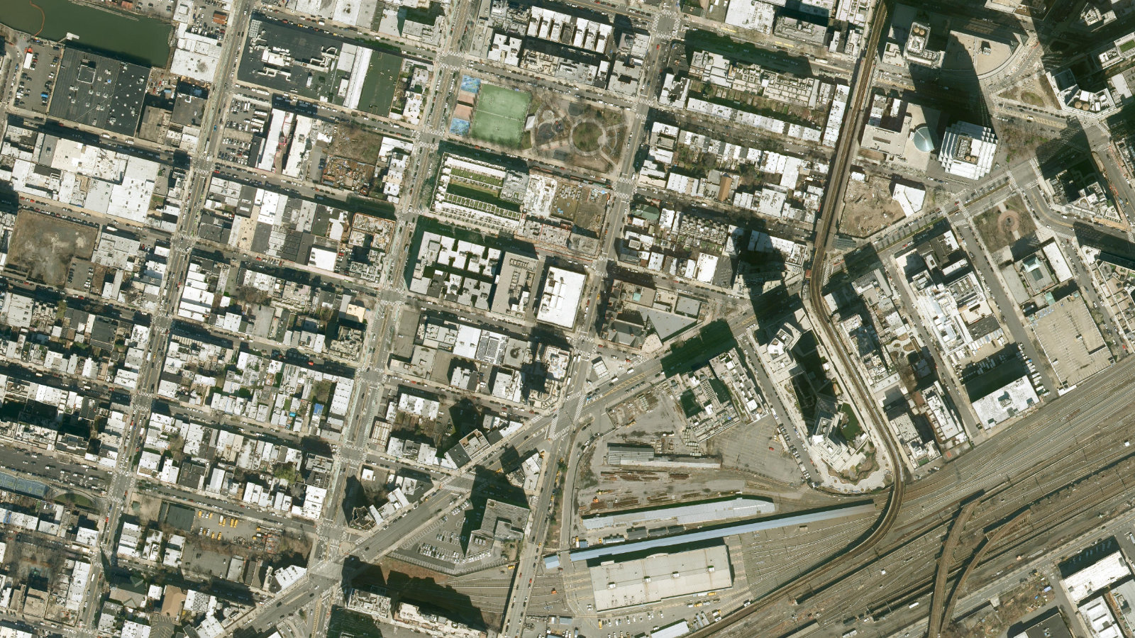 52-16 BARNETT AVE, LONG ISLAND CITY, NY（本社・衛星）