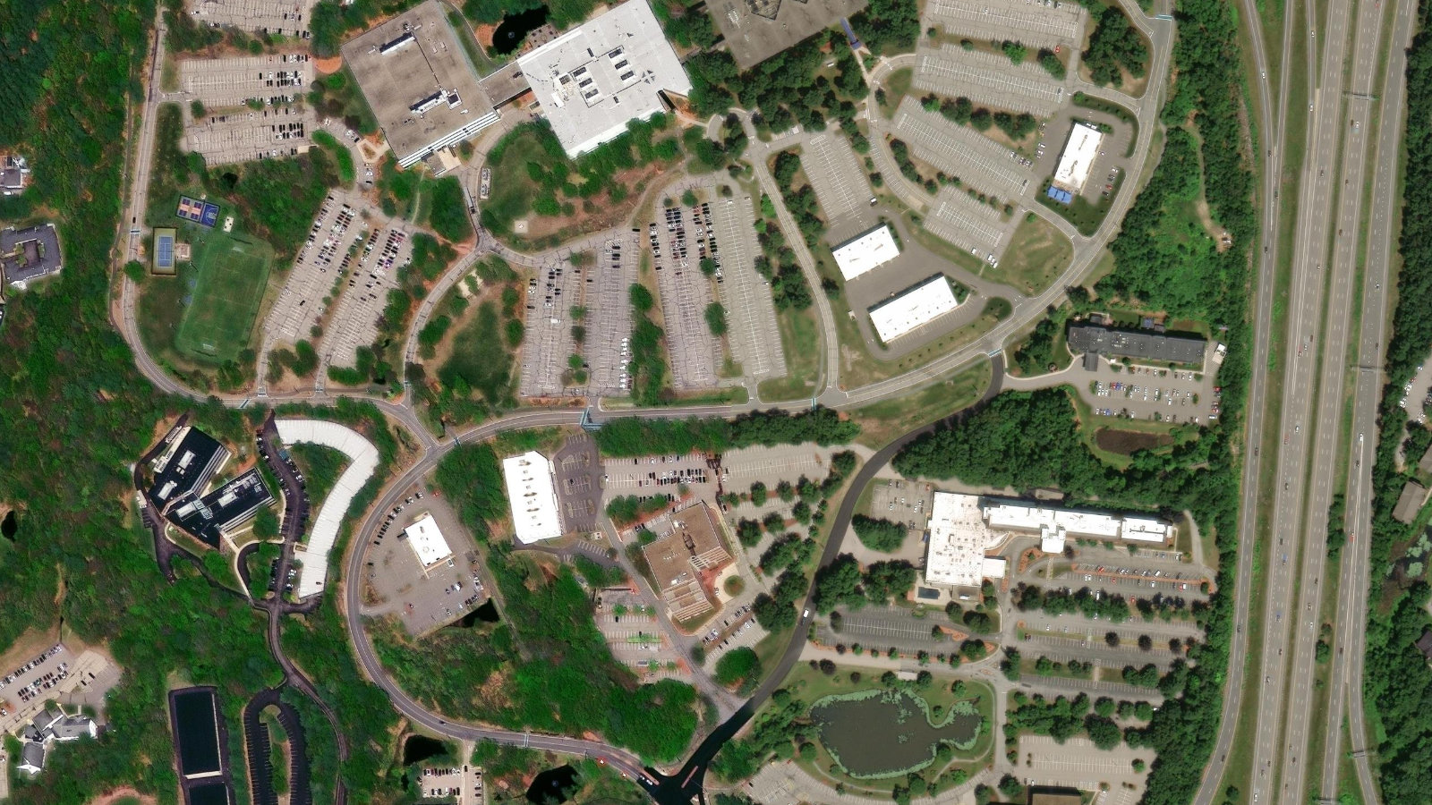 300 INNOVATIVE WAY, NASHUA, NH(本社・衛星)