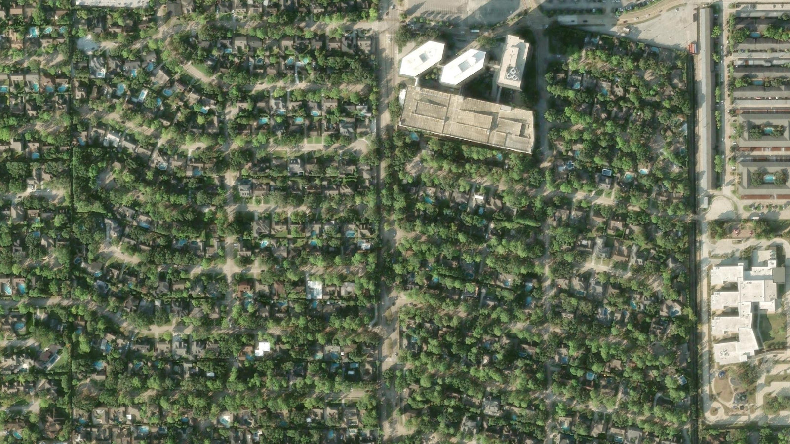 800 GESSNER, HOUSTON, TX(本社・衛星)