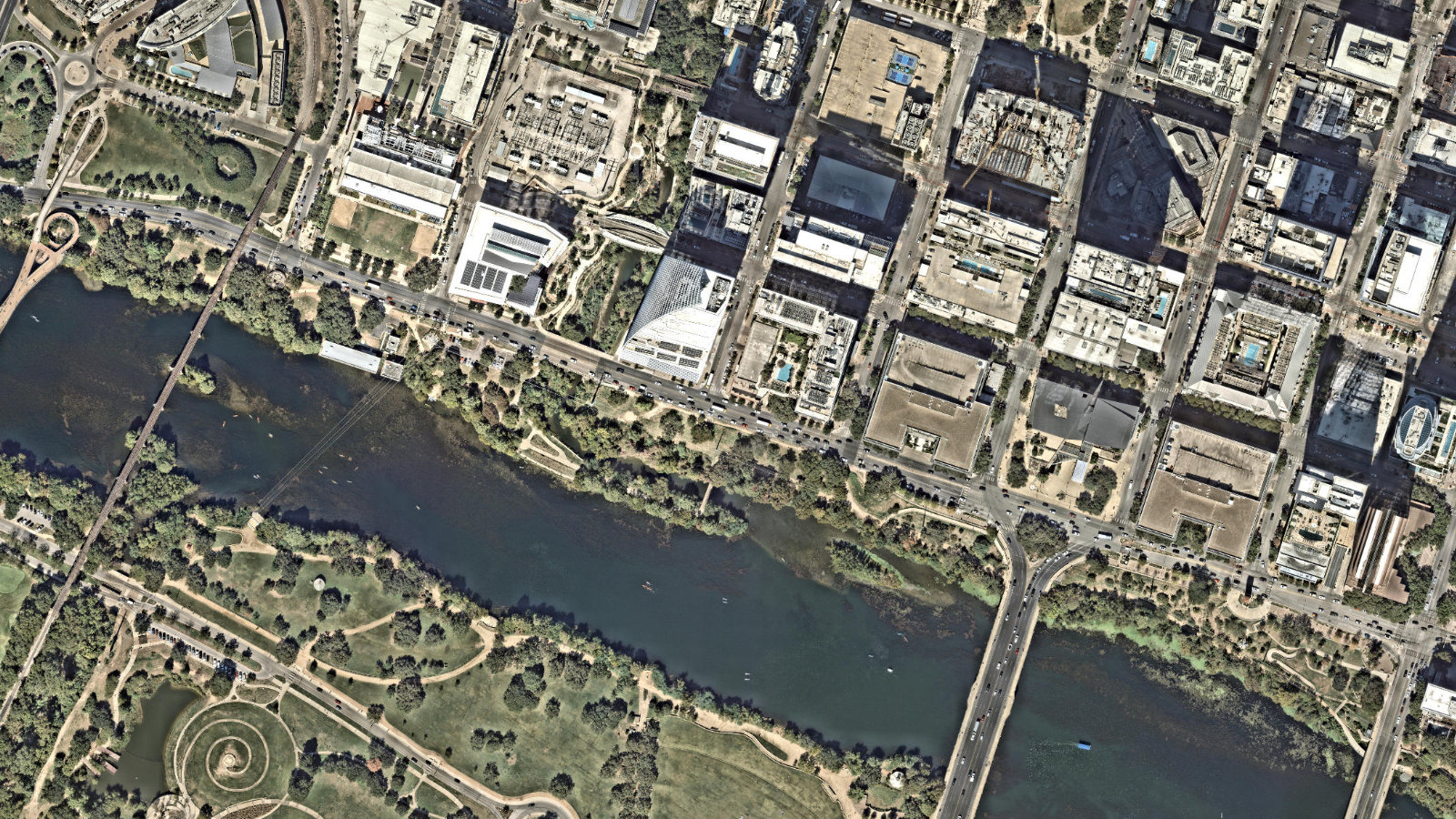400 W CESAR CHAVEZ, AUSTIN, TX(本社・衛星)