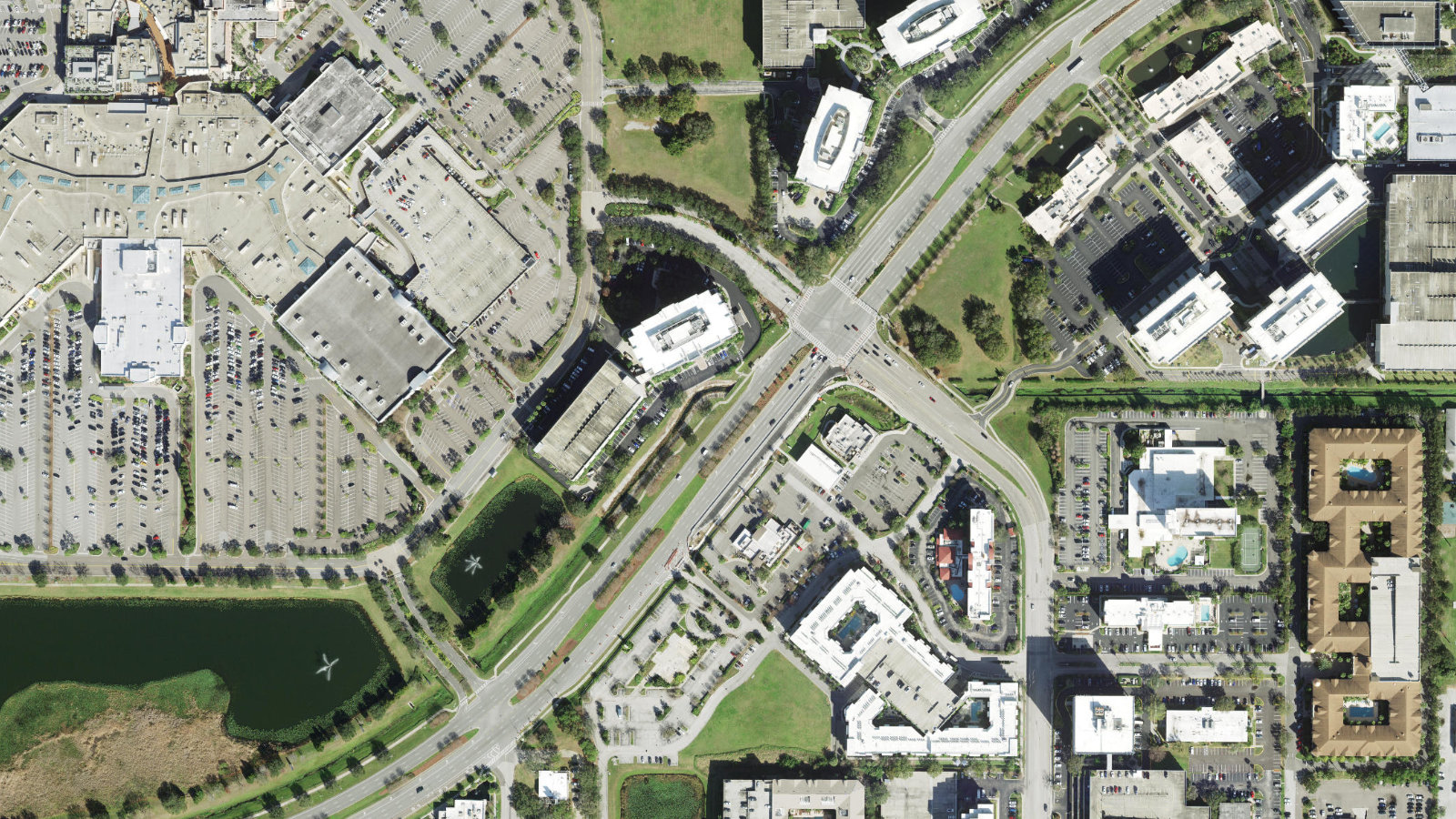 4221 W. BOY SCOUT BLVD., TAMPA, FL(本社・衛星)