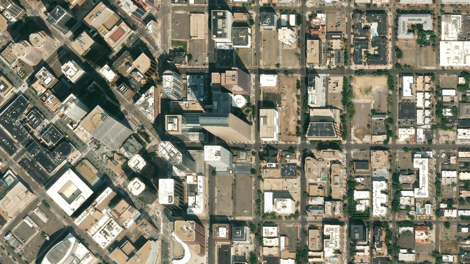 1700 LINCOLN STREET, DENVER, CO（本社・衛星）