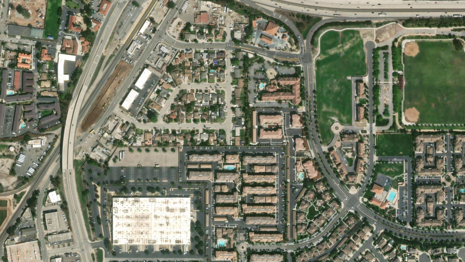 200, CAMARILLO, CA(本社・衛星)