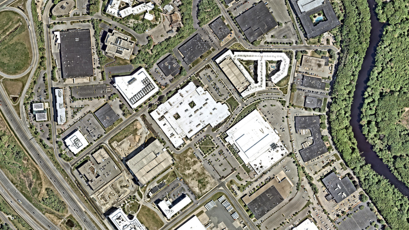 89 A STREET, NEEDHAM, MA（本社・衛星）