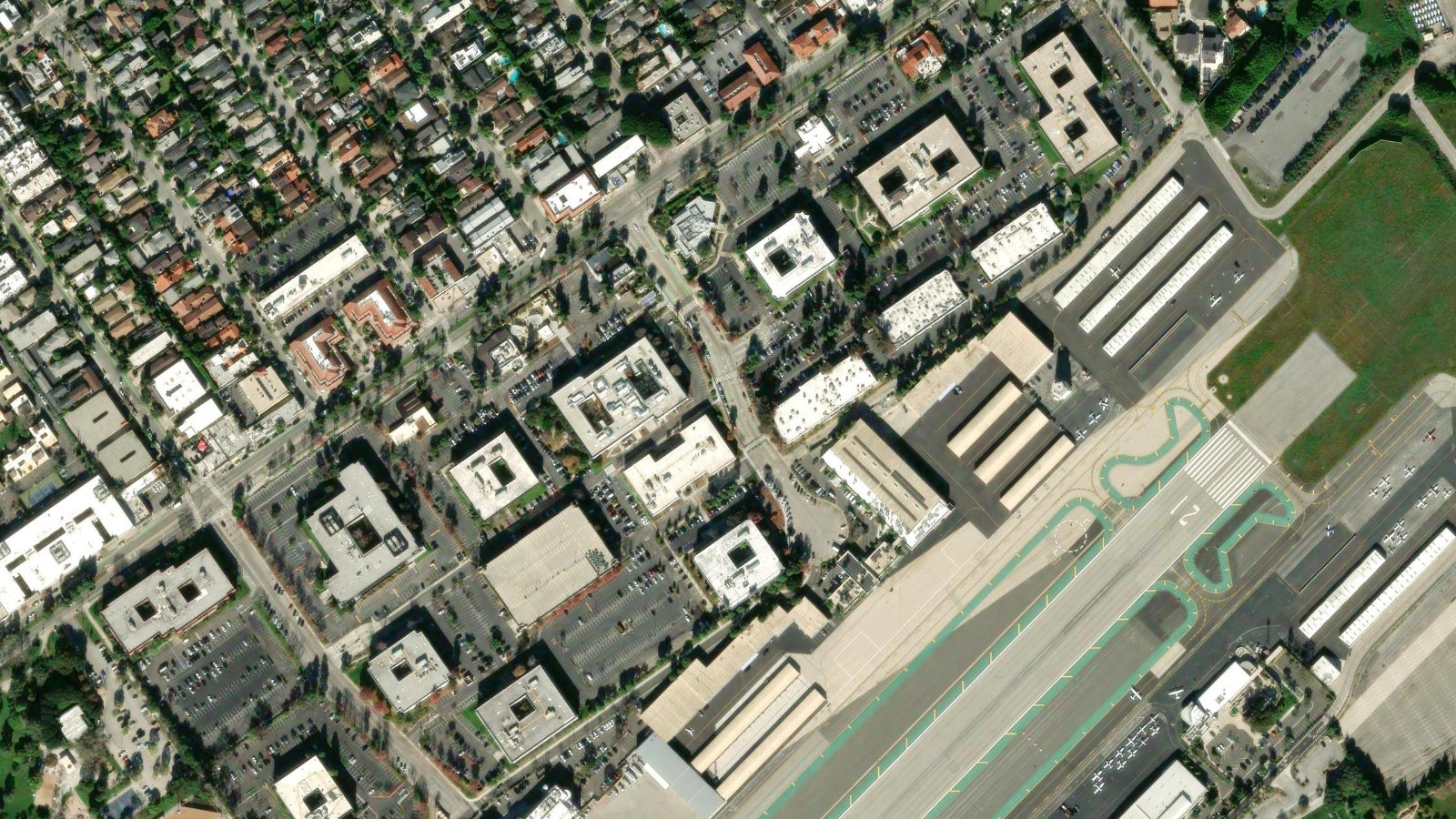 3000 31ST STREET, SANTA MONICA, CA(本社・衛星)