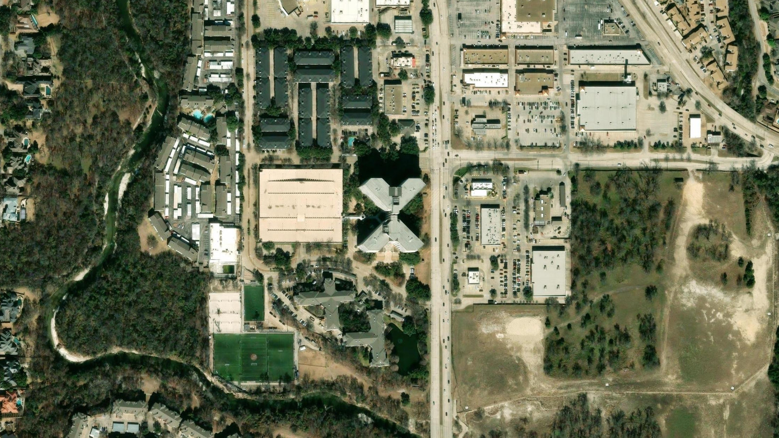 14755 PRESTON ROAD, DALLAS, TX（本社・衛星）