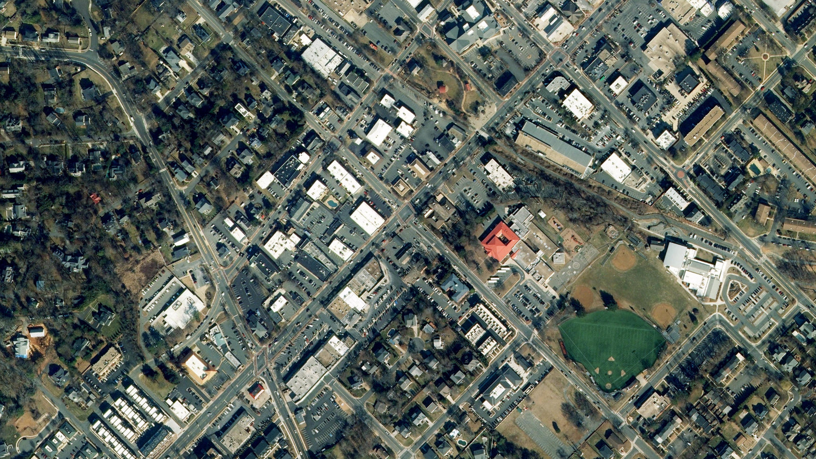 8000 TOWERS CRESCENT DRIVE, VIENNA, VA（本社・衛星）