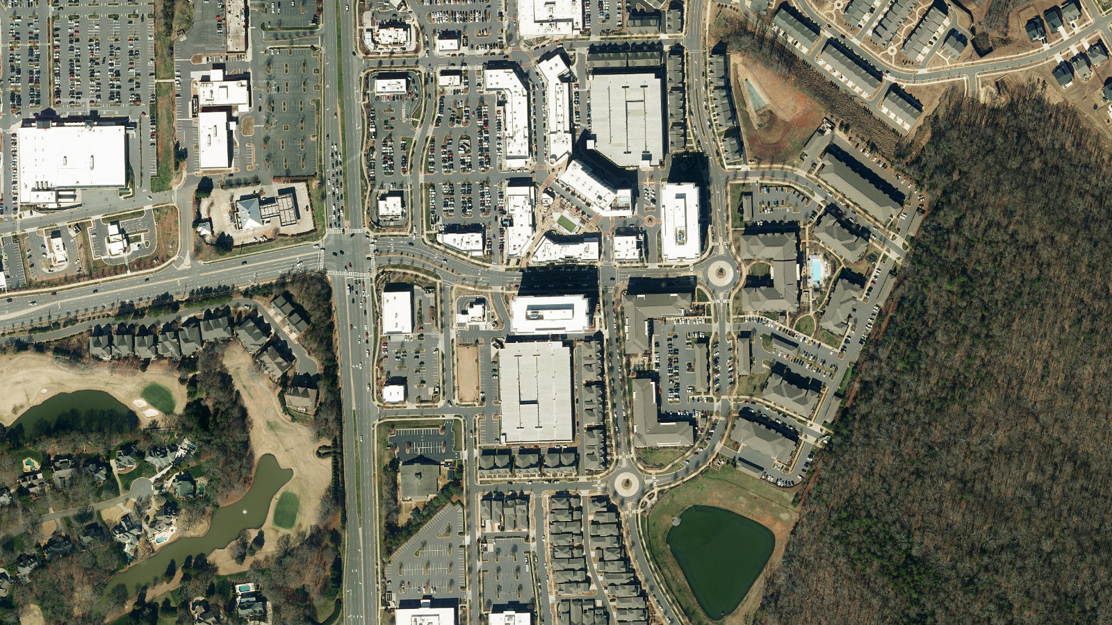 6325 ARDREY KELL ROAD, CHARLOTTE, NC(本社・衛星)