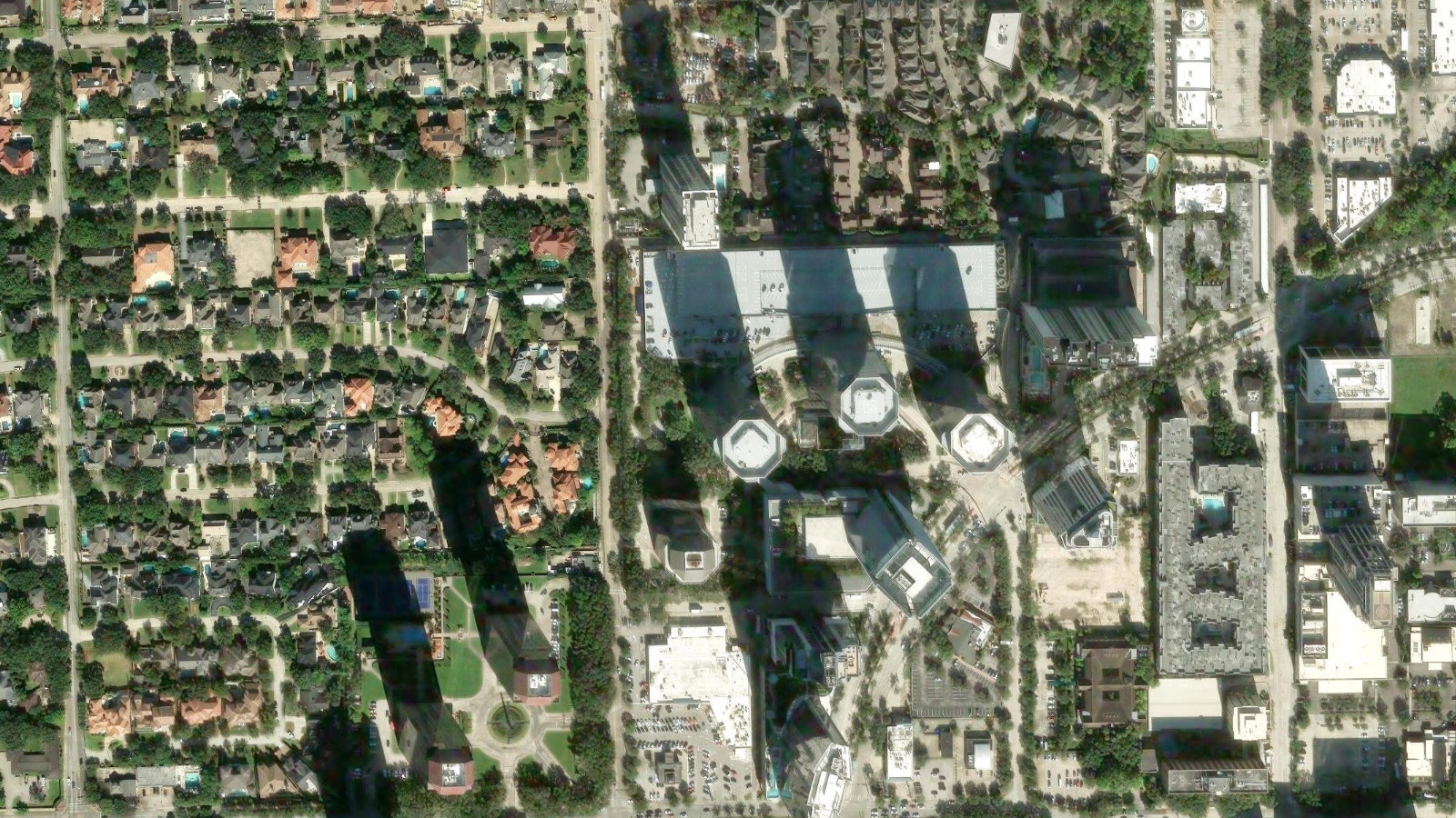 1360 POST OAK BLVD, HOUSTON, TX(本社・衛星)
