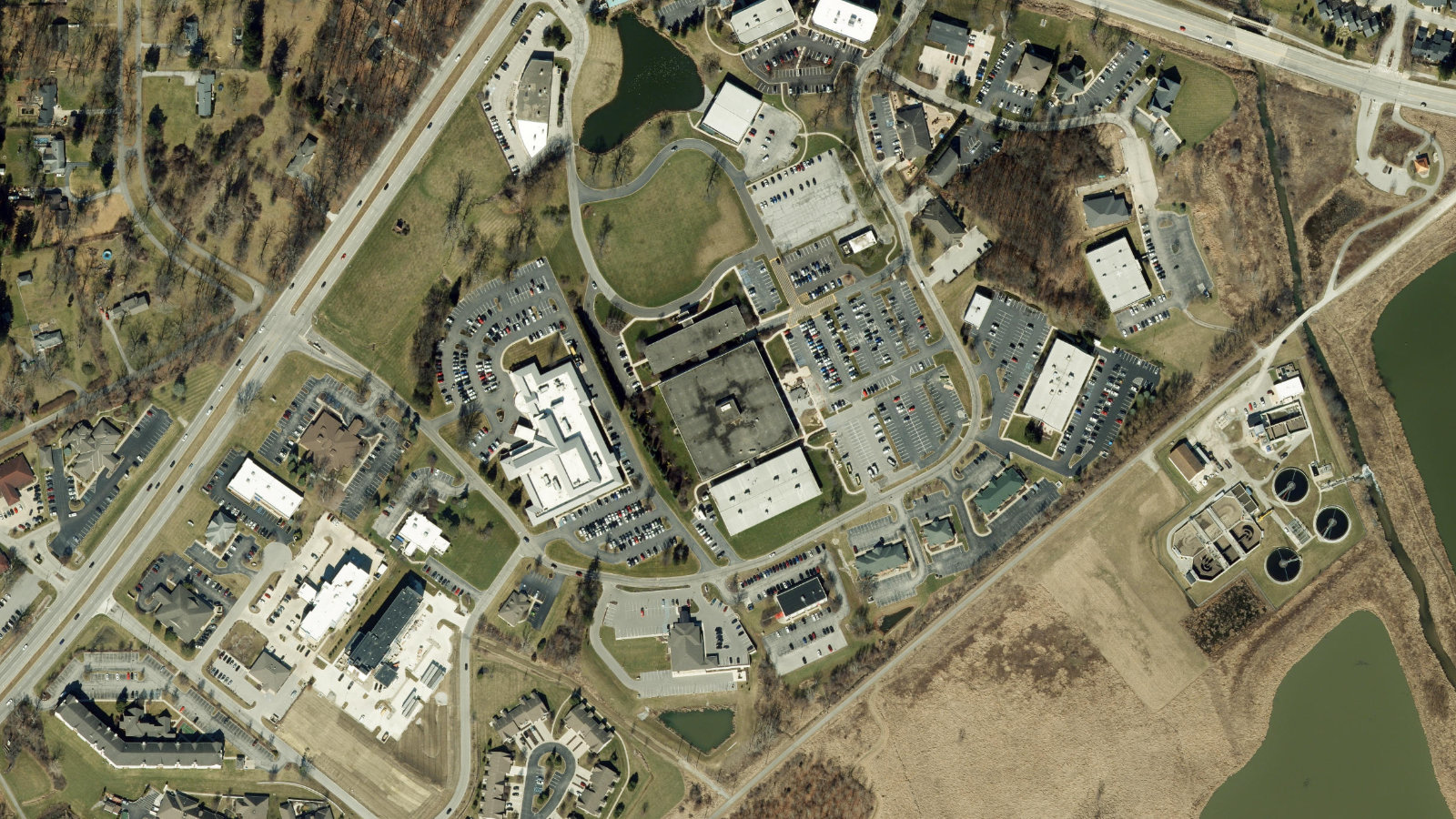 7575 W JEFFERSON BLVD, FORT WAYNE, IN（本社・衛星）