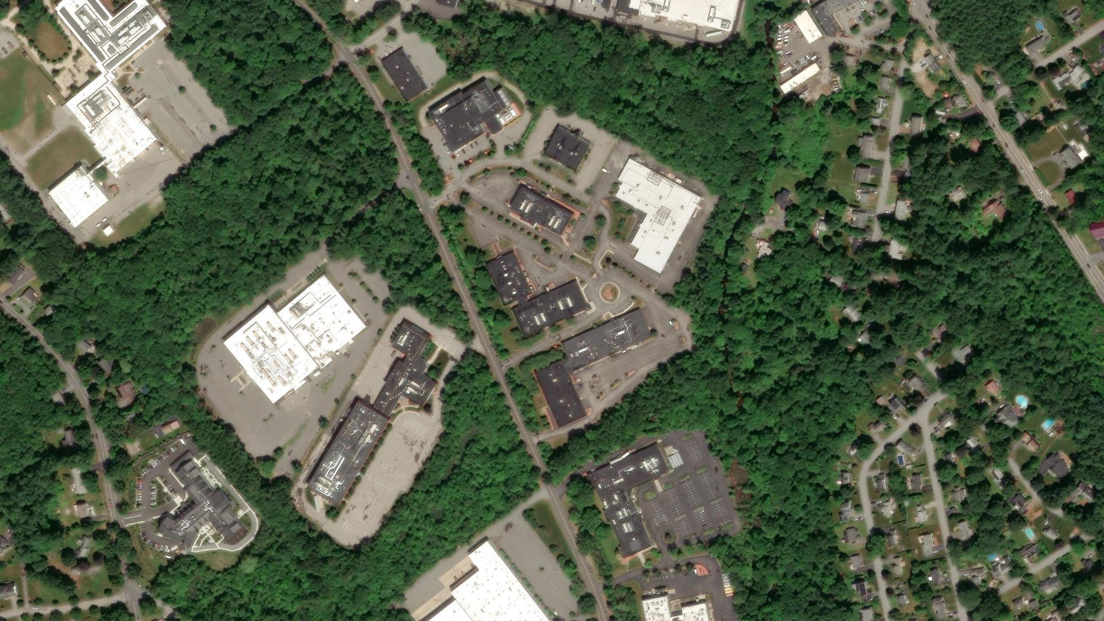 45 WIGGINS AVENUE, BEDFORD, MA(本社・衛星)