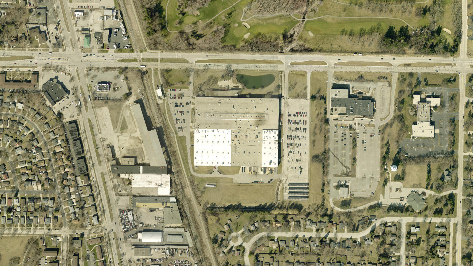 3333 WEST GOOD HOPE ROAD, MILWAUKEE, WI（本社・衛星）