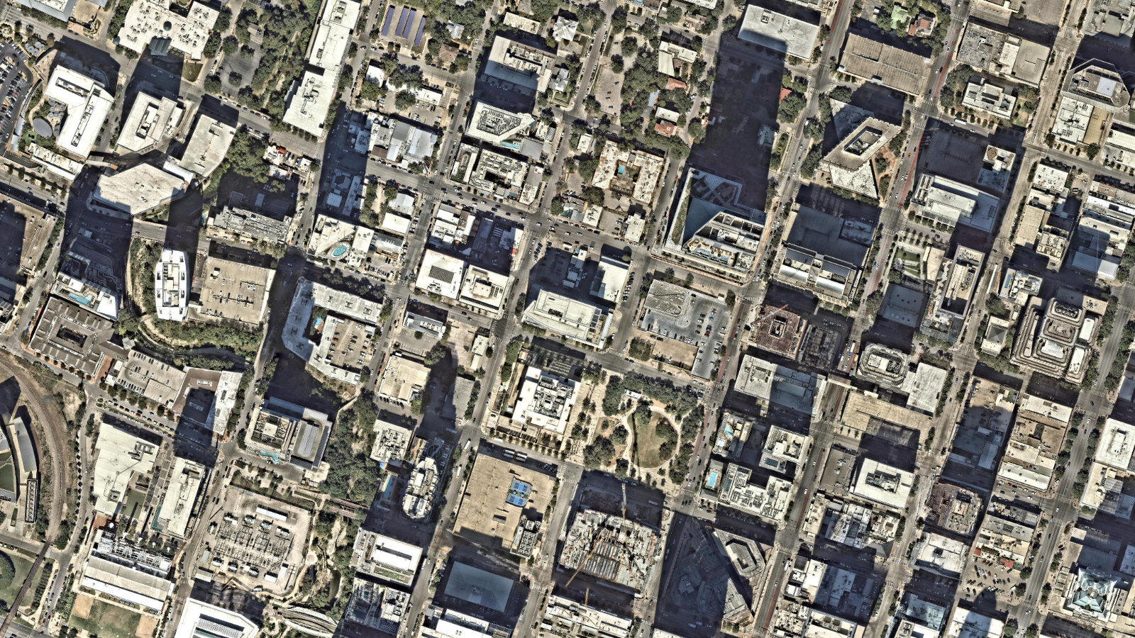 500 W. 5TH STREET, AUSTIN, TX（本社・衛星）
