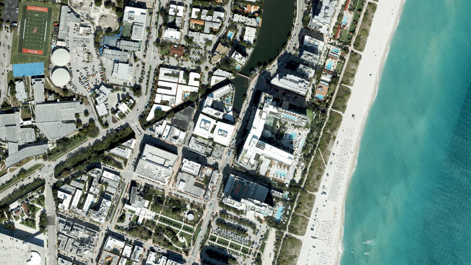 2340 COLLINS AVENUE, MIAMI BEACH, FL(本社・衛星)