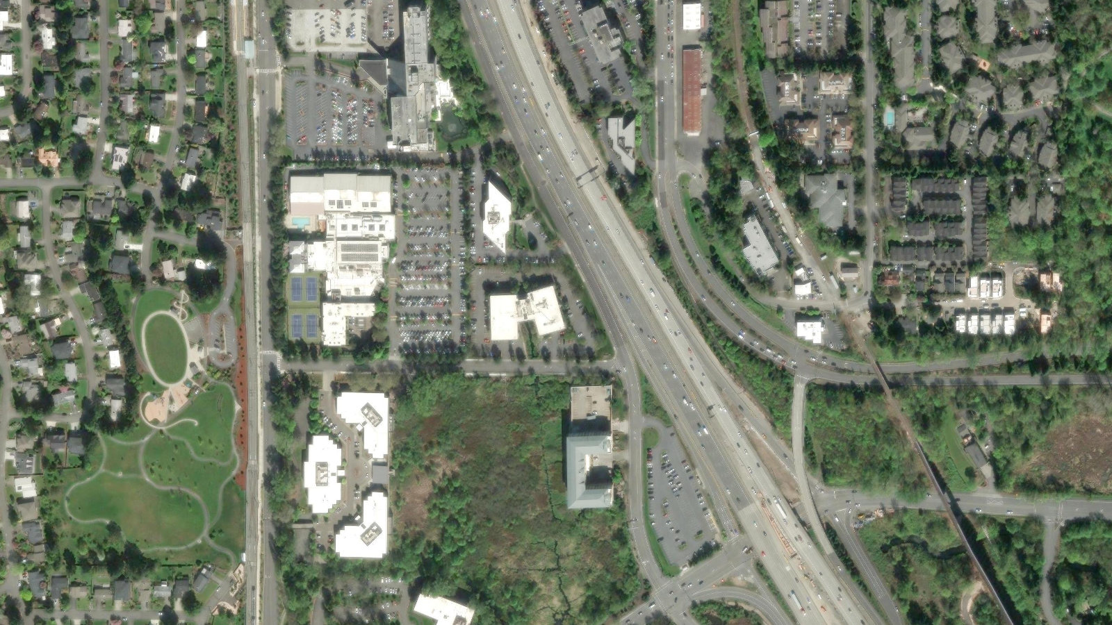 11400 SE 6TH ST., BELLEVUE, WA(本社・衛星)