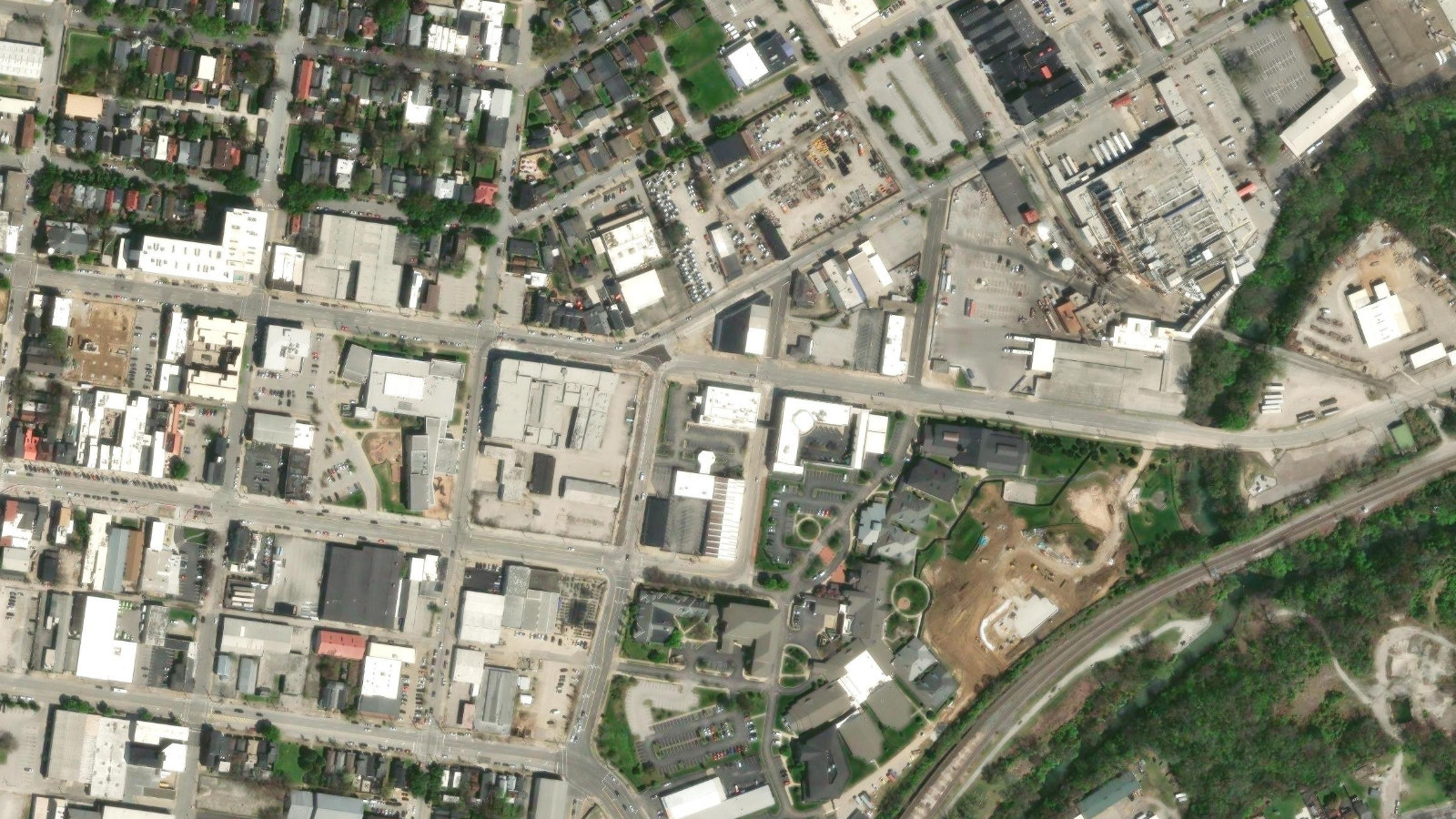 1040 E MAIN ST, LOUISVILLE, KY（本社・衛星）