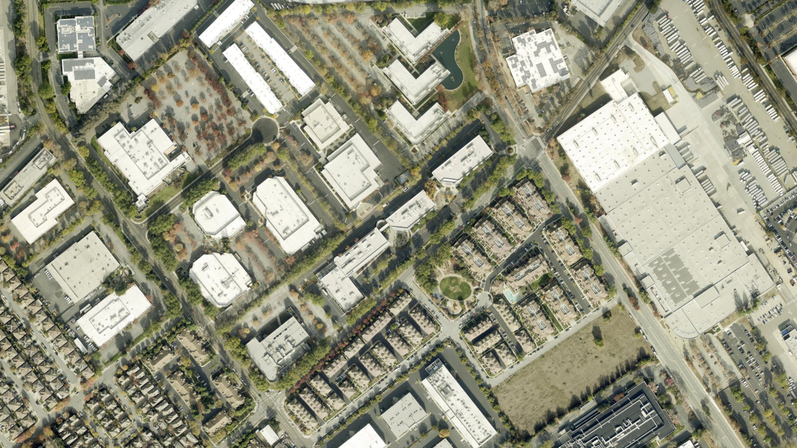 1109 MCKAY DRIVE, SAN JOSE, CA(本社・衛星)