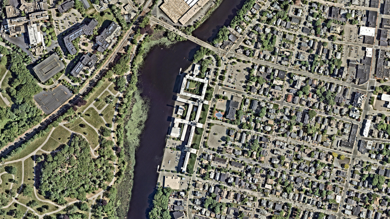 221 CRESCENT STREET, WALTHAM, MA(本社・衛星)