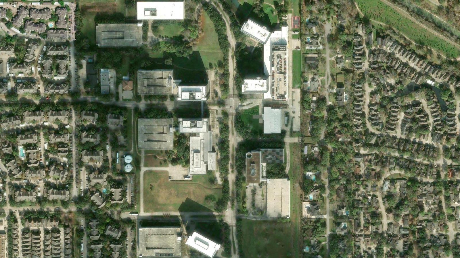 1390 ENCLAVE PKWY, HOUSTON, TX（本社・衛星）