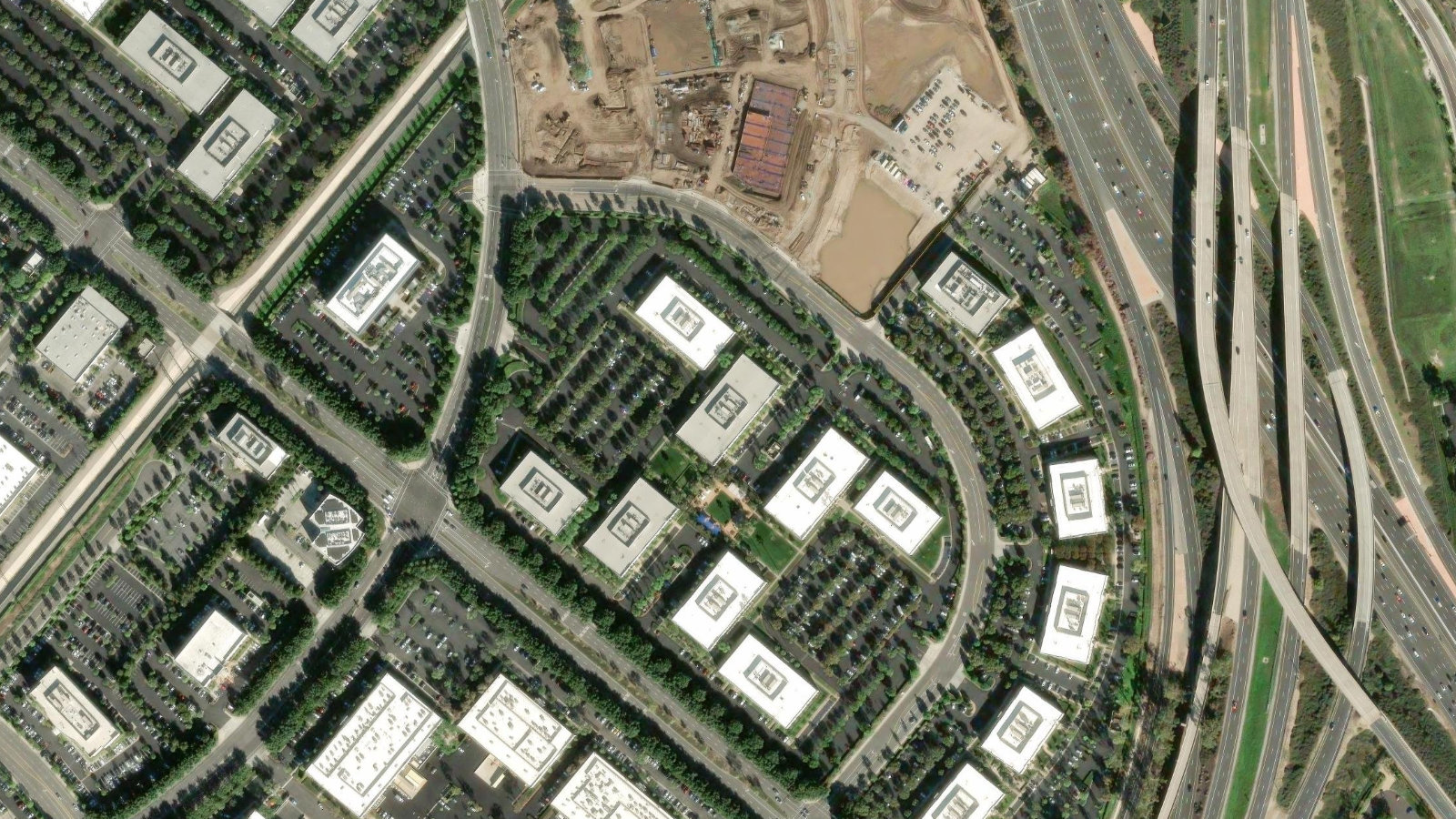 15440 LAGUNA CANYON ROAD, IRVINE, CA（本社・衛星）