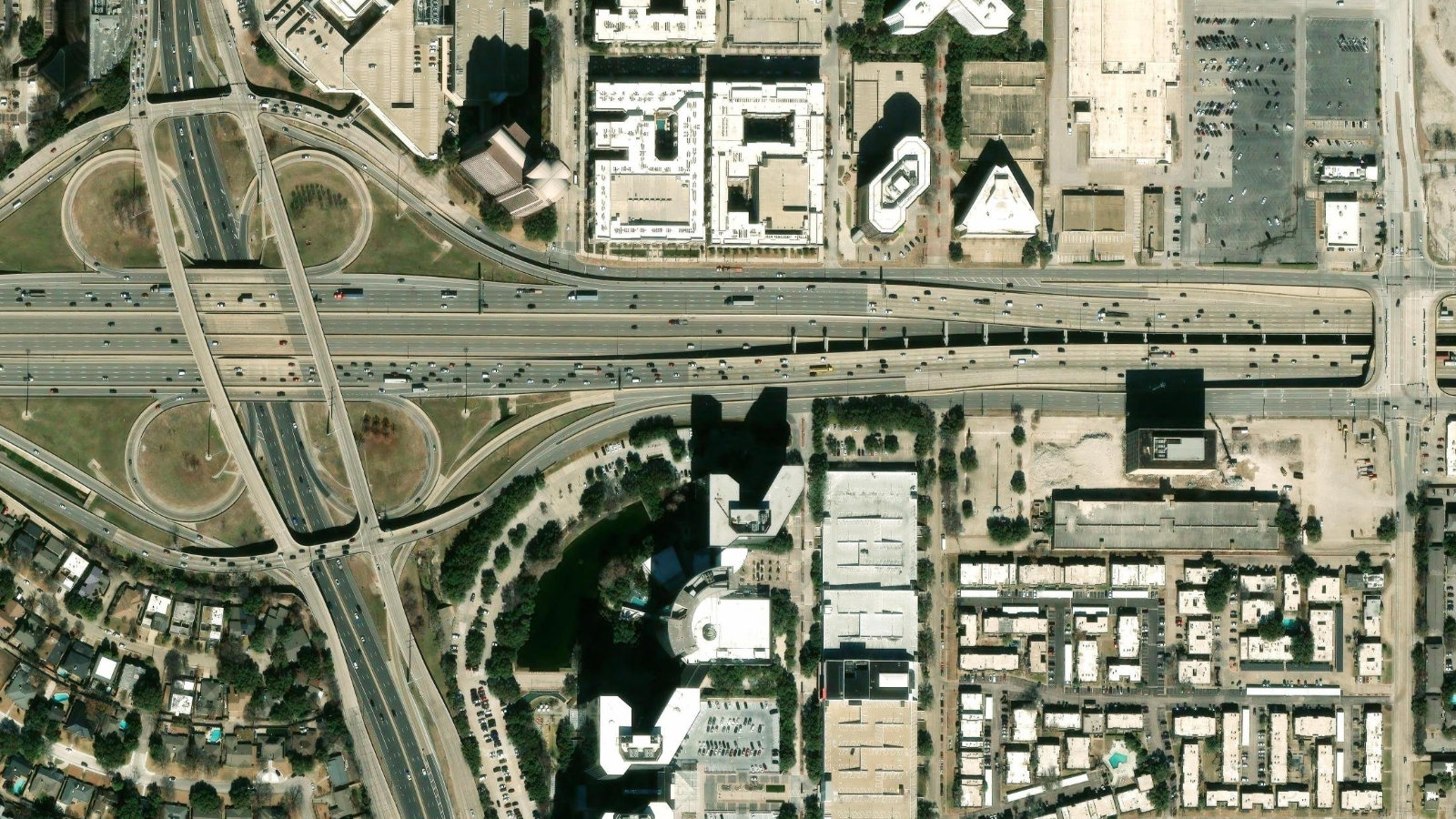 1603 LBJ FREEWAY, DALLAS, TX(本社・衛星)