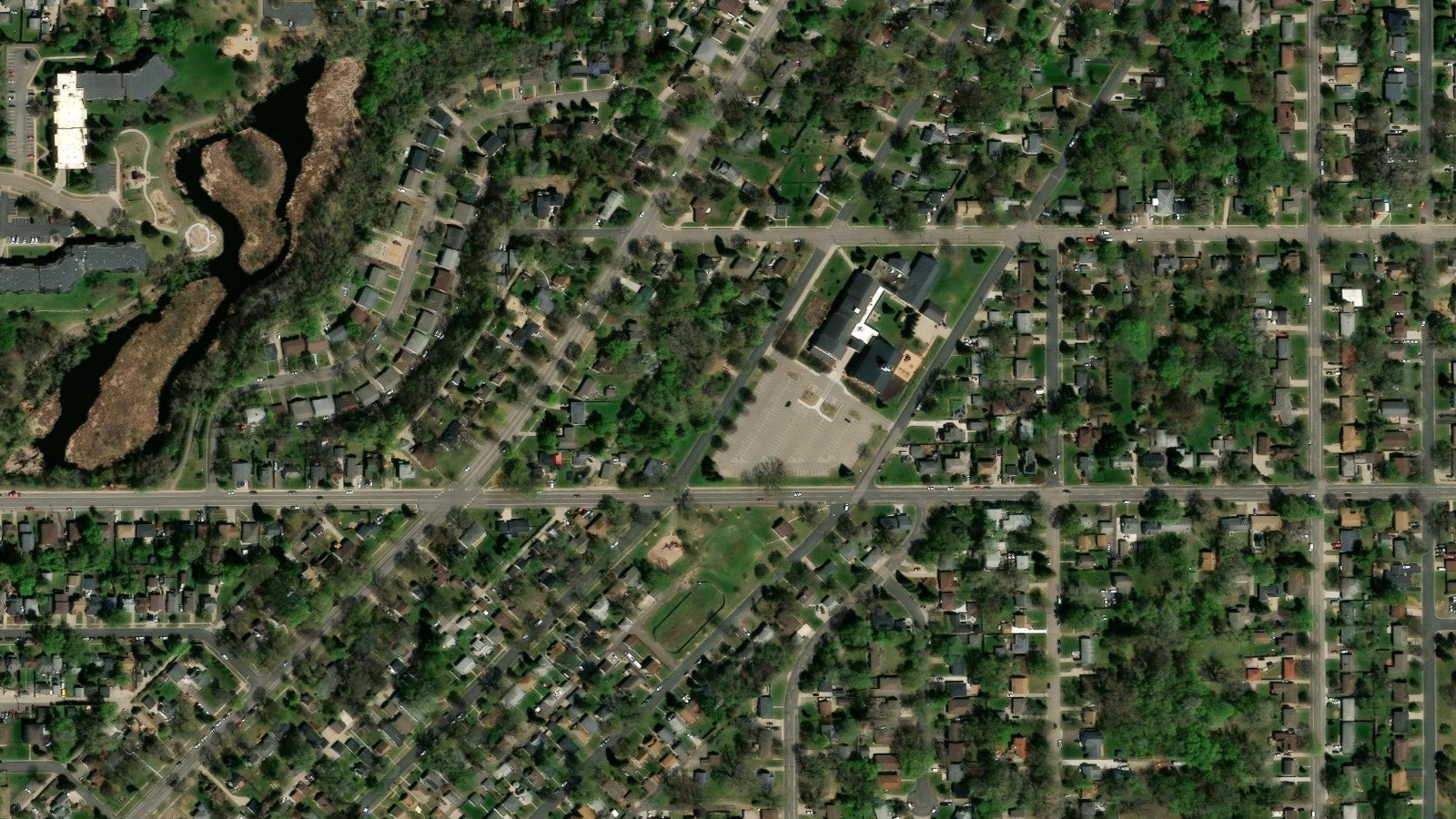 1331 TYLER STREET NE, MINNEAPOLIS, MN(本社・衛星)