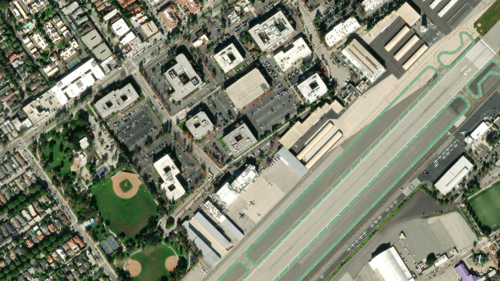 2951 28TH STREET, SANTA MONICA, CA（本社・衛星）