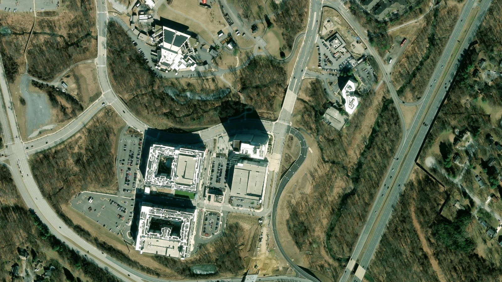 6100 MERRIWEATHER DRIVE, COLUMBIA, MD（本社・衛星）