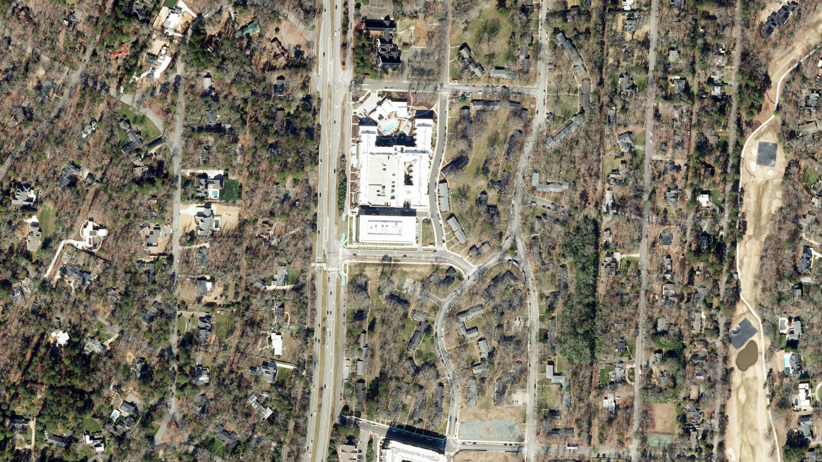 101 GLEN LENNOX DRIVE, CHAPEL HILL, NC(本社・衛星)