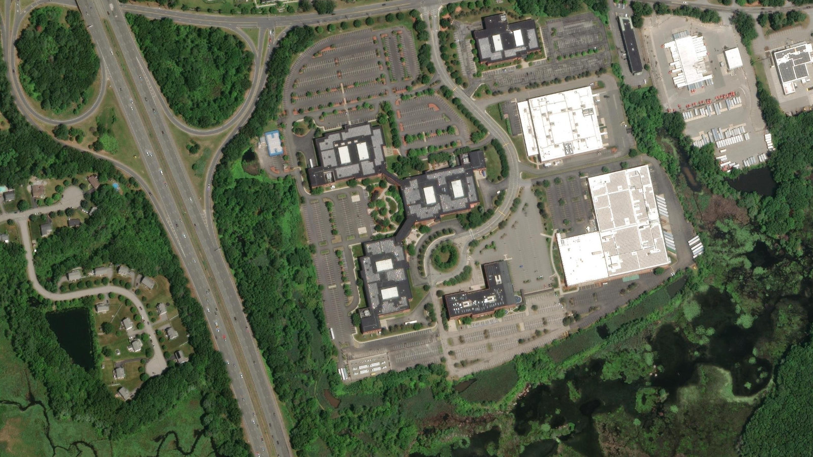 600 RIVERPARK DRIVE, NORTH READING, MA（本社・衛星）