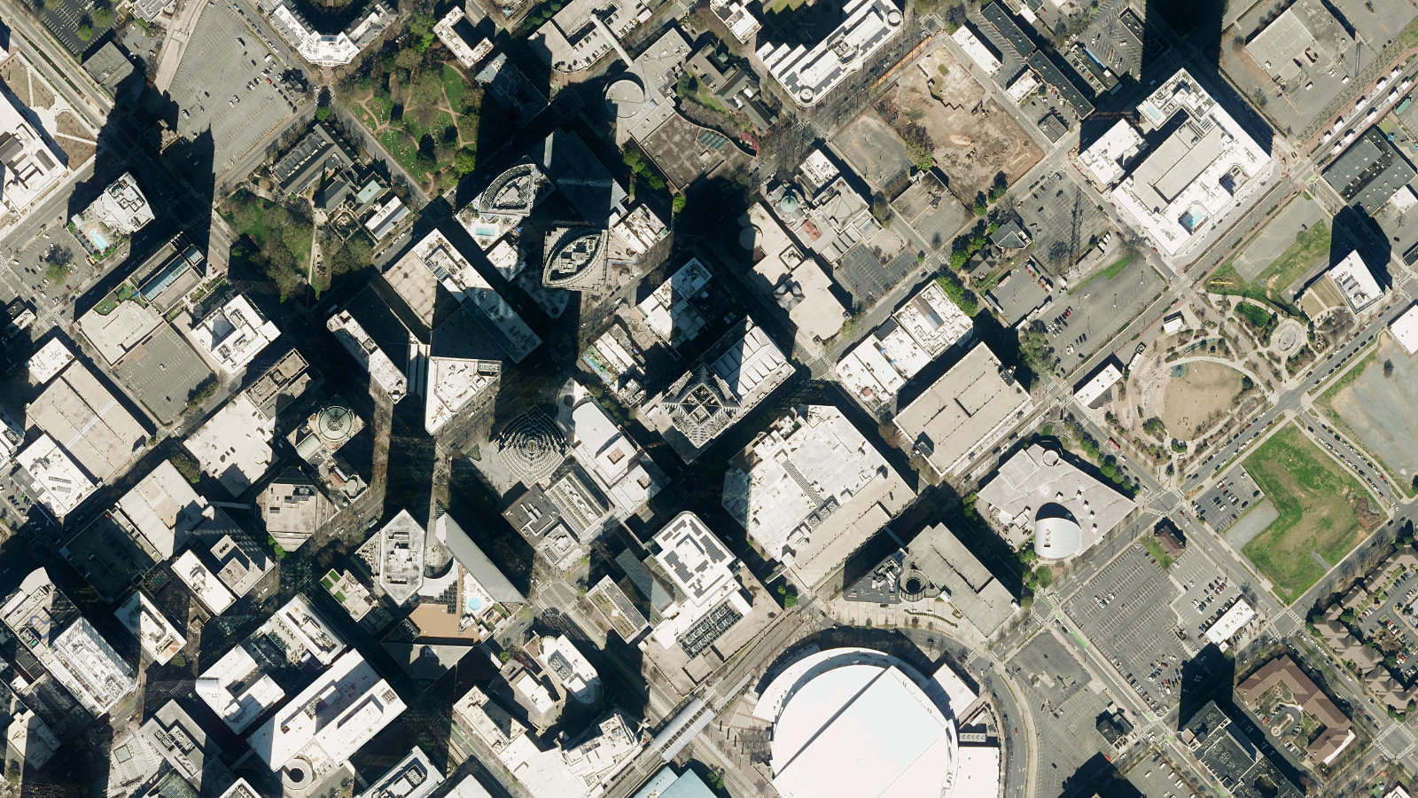 214 NORTH TRYON STREET, CHARLOTTE, NC（本社・衛星）