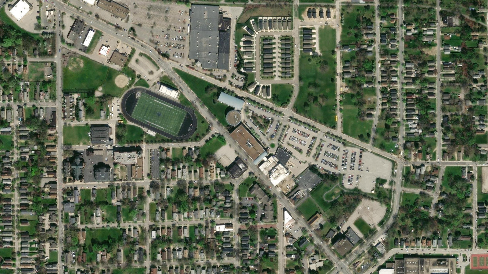 7007 BROADWAY AVENUE, CLEVELAND, OH(本社・衛星)
