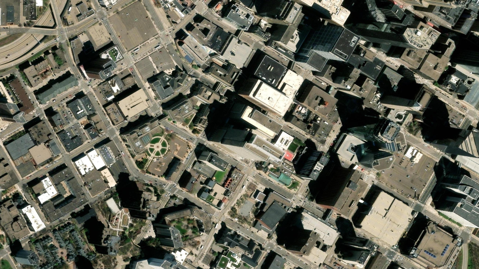 1000 NICOLLET MALL, MINNEAPOLIS, MN（本社・衛星）