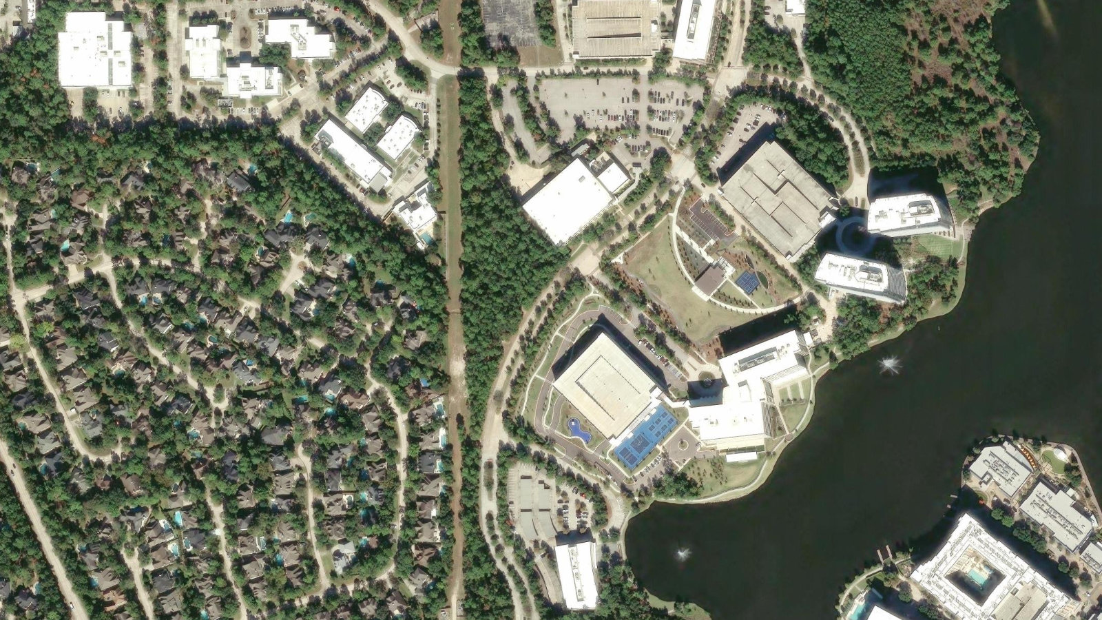 9320 LAKESIDE BLVD., THE WOODLANDS, TX（本社・衛星）