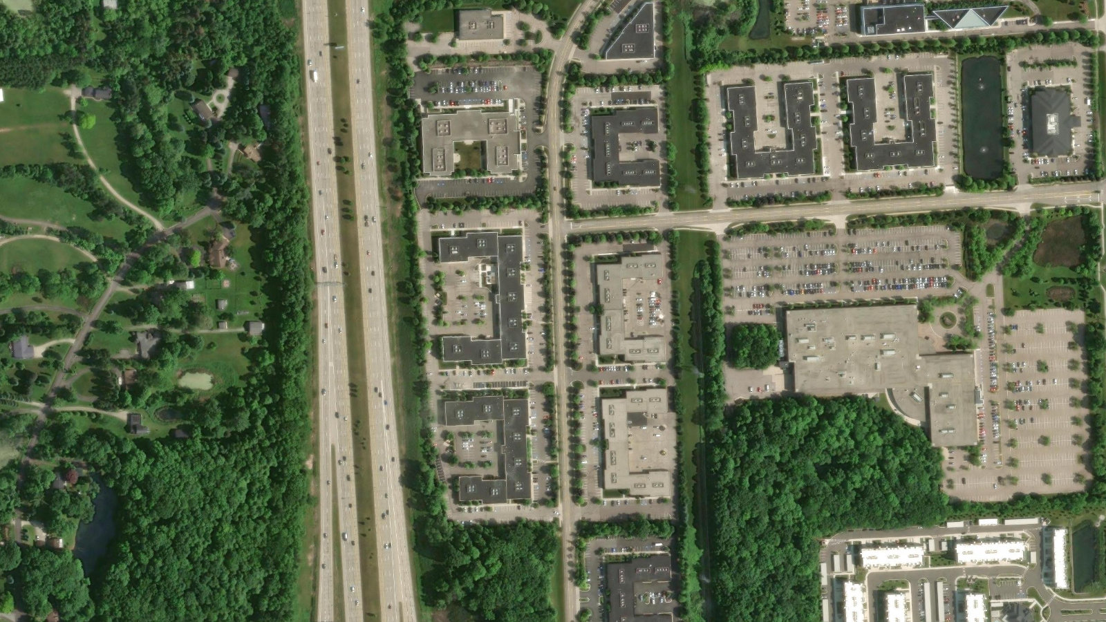 28875 CABOT DRIVE, NOVI, MI（本社・衛星）