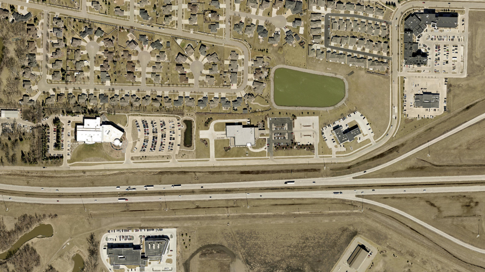 644 EAST BEATON DRIVE, WEST FARGO, ND(本社・衛星)