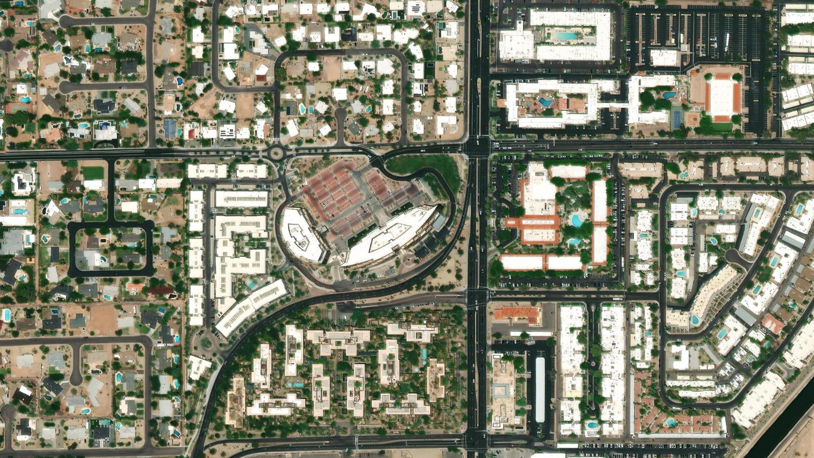 4900 N. SCOTTSDALE ROAD, SCOTTSDALE, AZ(本社・衛星)