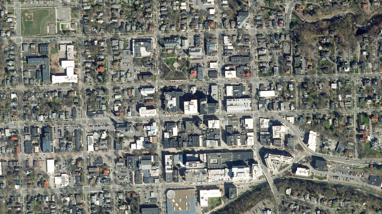 118 E SENECA STREET, ITHACA, NY（本社・衛星）