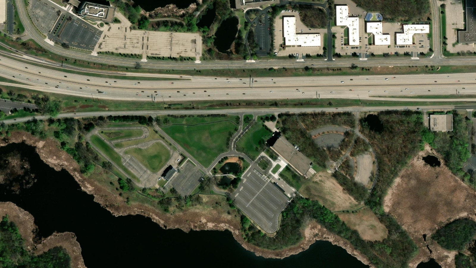 104000 CLEAN STREET, EDEN PRAIRIE, MN（本社・衛星）