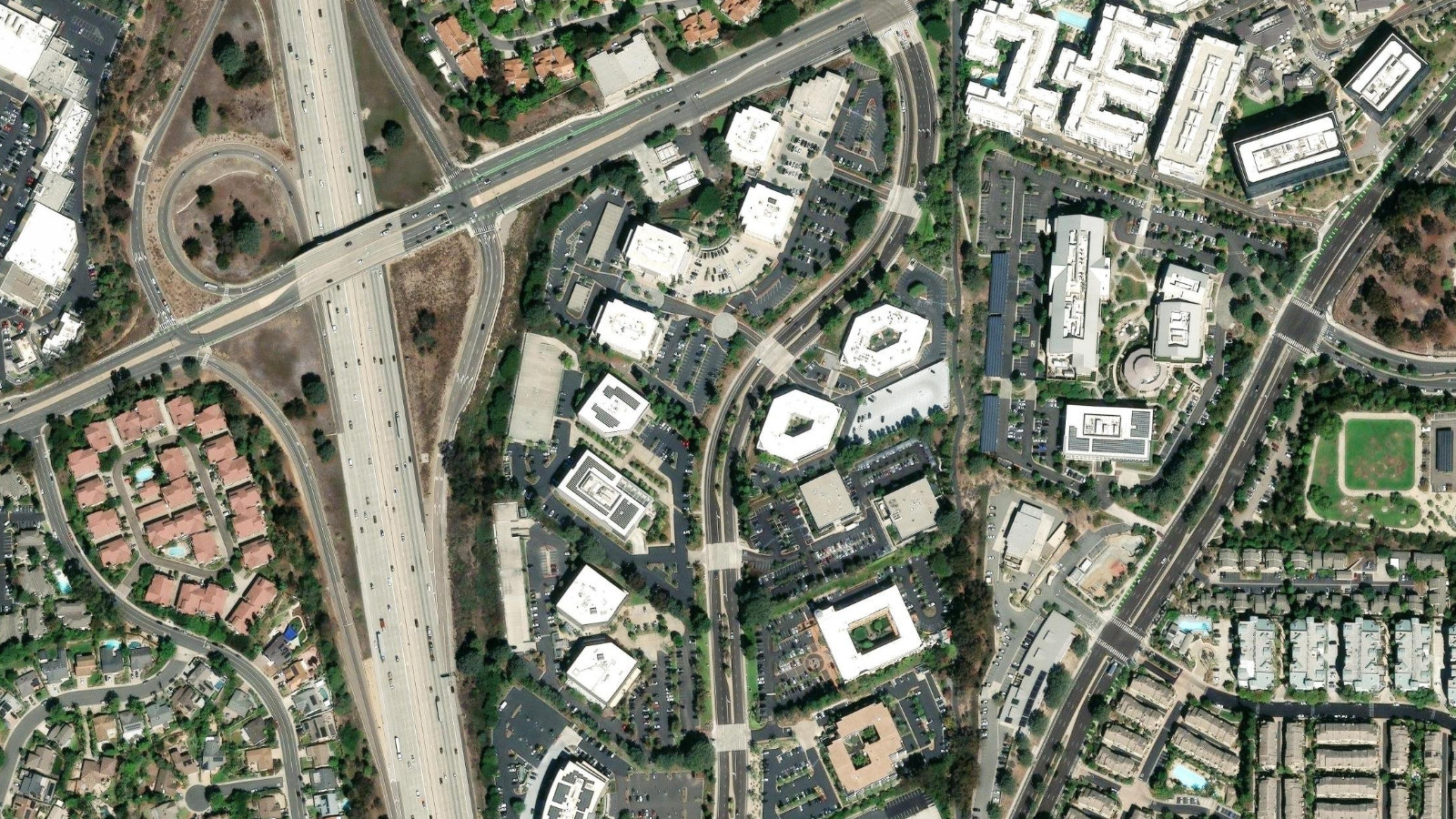 12400 HIGH BLUFF DRIVE, San Diego, CA(本社・衛星)