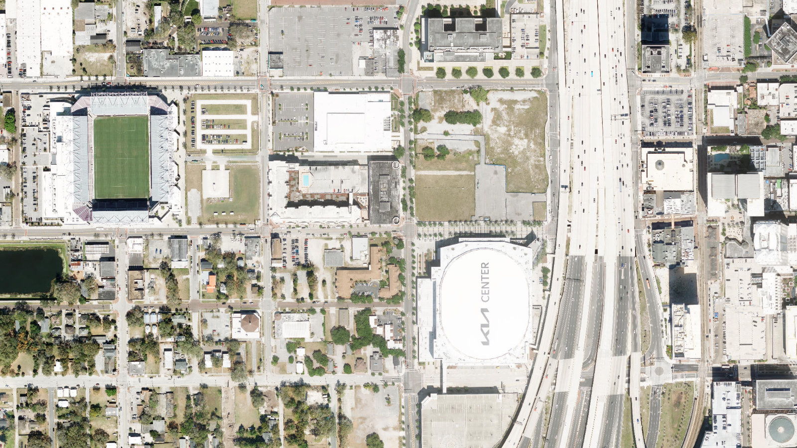 501 WEST CHURCH STREET, ORLANDO, FL(本社・衛星)