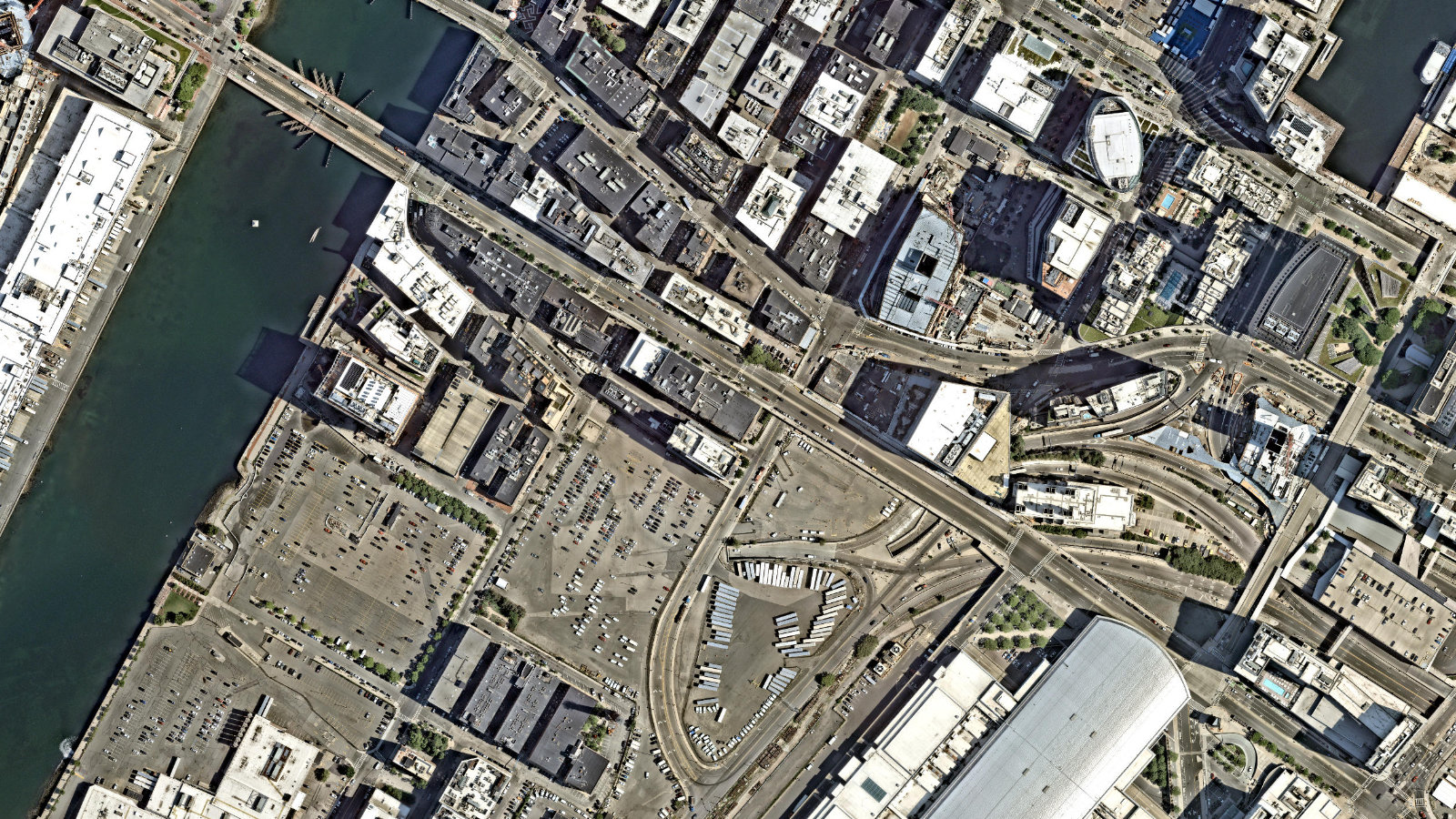 333 SUMMER STREET, BOSTON, MA（本社・衛星）