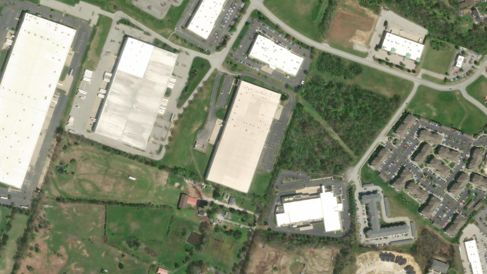 5201 INTERCHANGE WAY, LOUISVILLE, KY（本社・衛星）