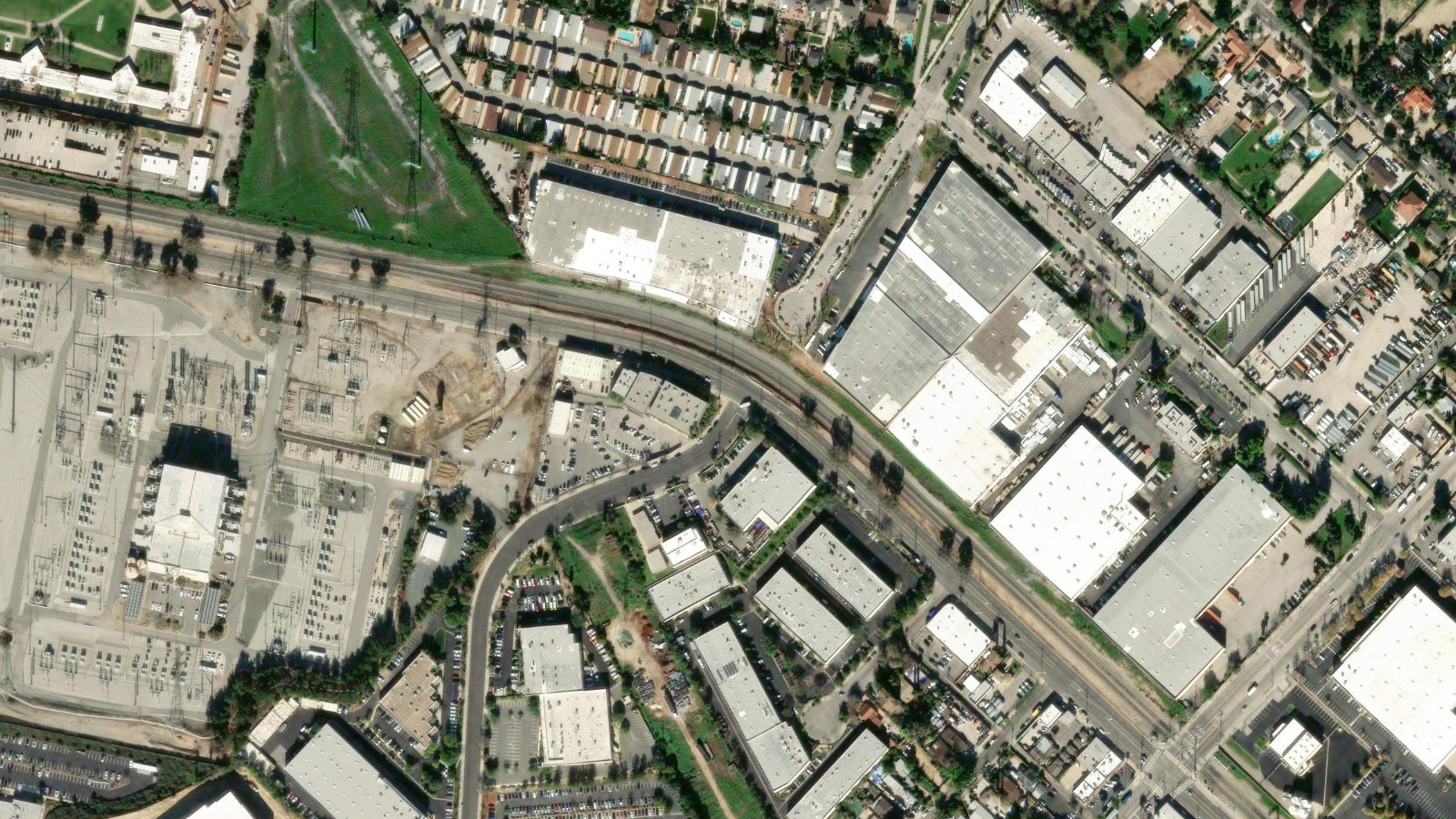 15901 OLDEN STREET, SYLMAR, CA(本社・衛星)