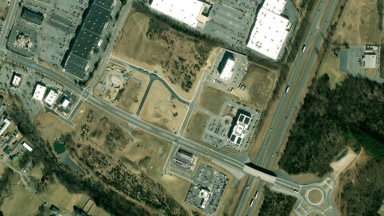 2500 TREX WAY, WINCHESTER, VA(本社・衛星)