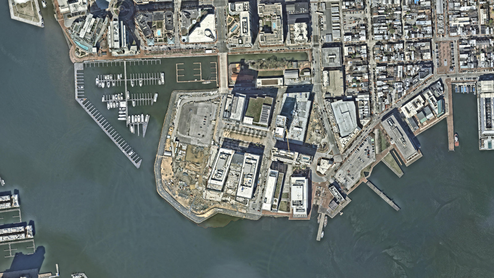 HARBOR POINT, BALTIMORE, MD（本社・衛星）
