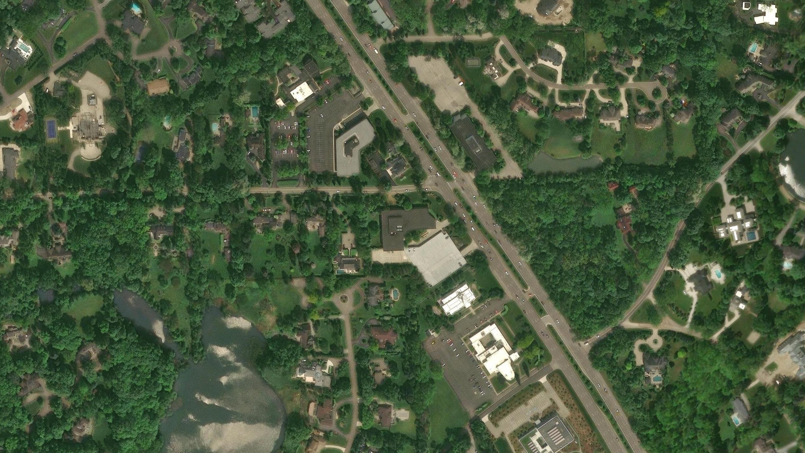 38505 WOODWARD AVENUE, BLOOMFIELD HILLS, MI（本社・衛星）