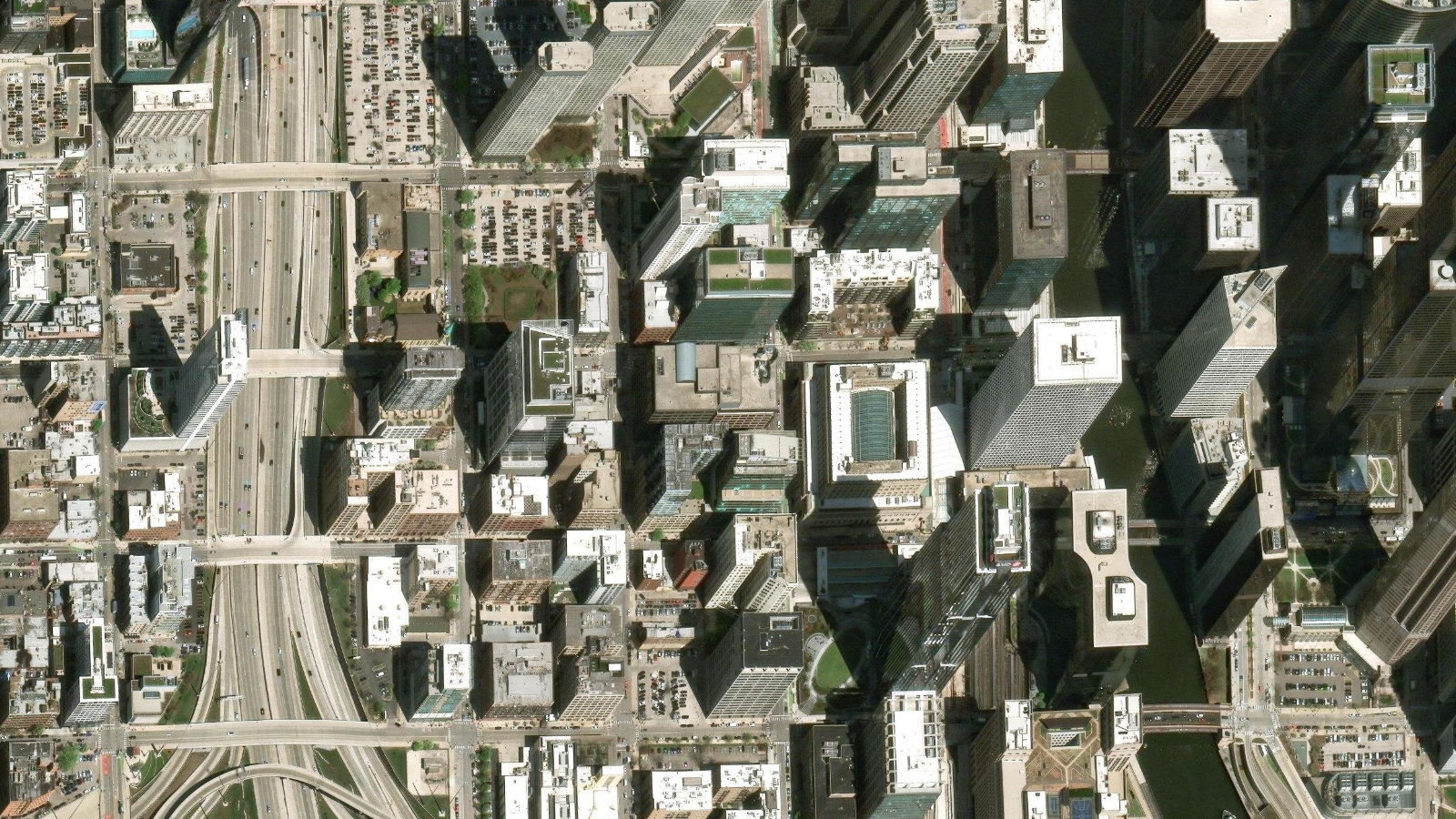 555 WEST ADAMS STREET, CHICAGO, IL(本社・衛星)