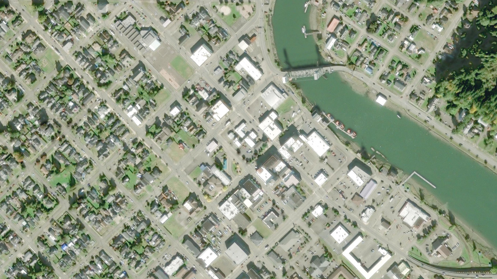 624 SIMPSON AVE, HOQUIAM, WA（本社・衛星）