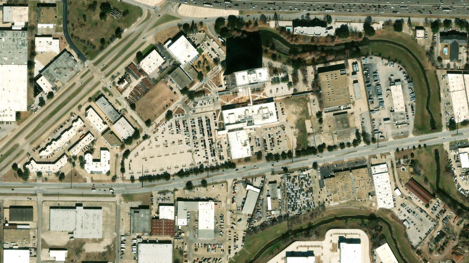 3000 PEGASUS PARK DRIVE, DALLAS, TX(本社・衛星)